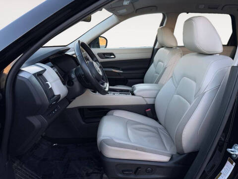 2024 Nissan Pathfinder SL