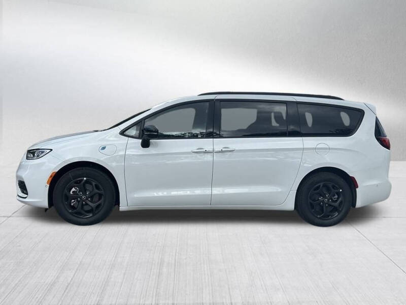 2026 Chrysler Pacifica Plug-In Hybrid Select