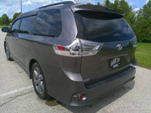 2018 Toyota Sienna SE 8-Passenger