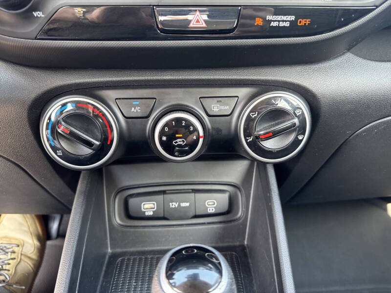 2025 Hyundai Venue SE