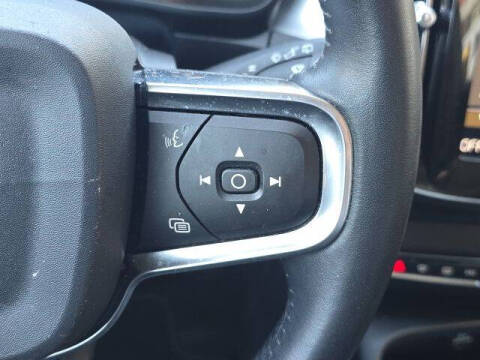 2020 Volvo XC40 T5 Momentum