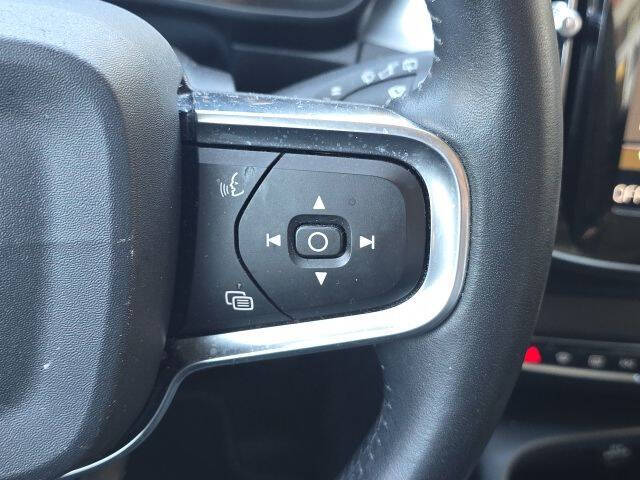 2020 Volvo XC40 T5 Momentum