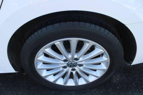 2017 Volkswagen Passat 1.8T SE