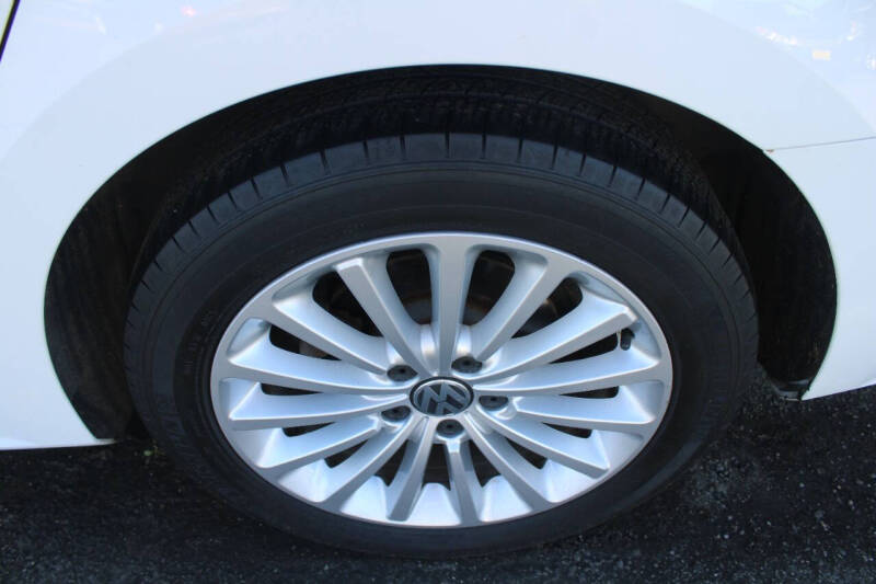 2017 Volkswagen Passat 1.8T SE