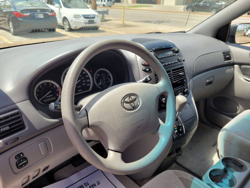 Image 9 of 2009 Toyota Sienna CE 7-Passenger