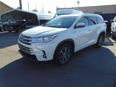 2017 Toyota Highlander for sale at Avalanche Auto Sales in Denver CO