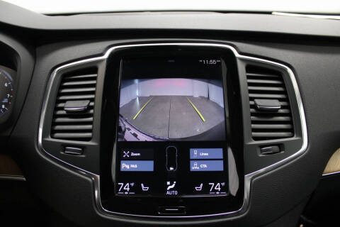2022 Volvo XC90 T6 Momentum 6-Passenger