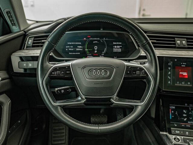 2021 Audi e-tron quattro Premium