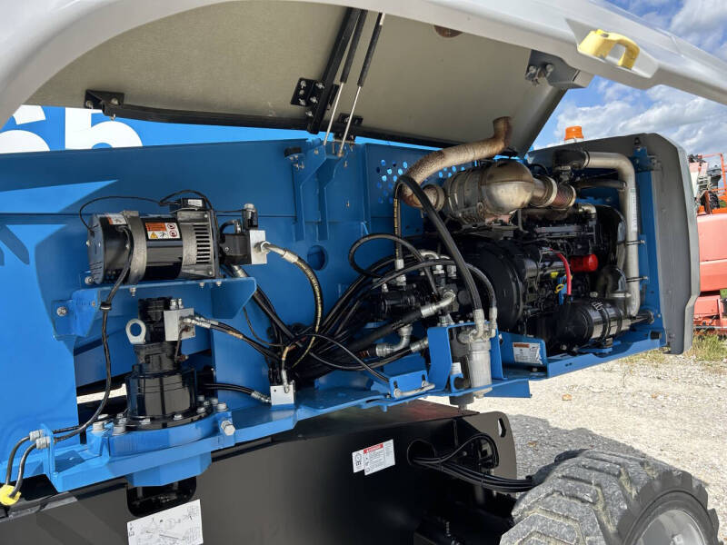2017 Genie 65' Manlift