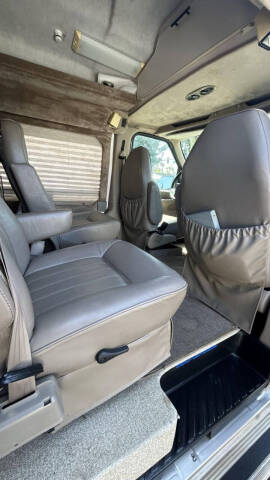 2002 Ford E-Series E-250 SD