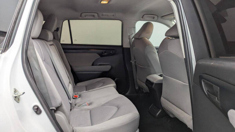 2022 Toyota Highlander LE