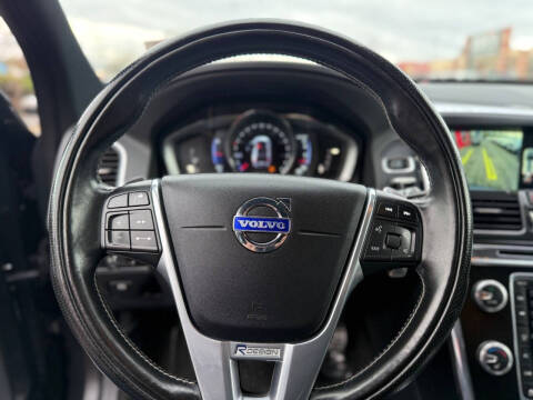 2016 Volvo XC60 T6 Drive-E R-Design Platinum