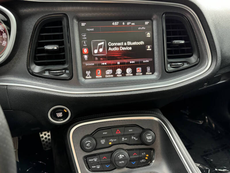 2016 Dodge Challenger 392 HEMI Scat Pack Shaker