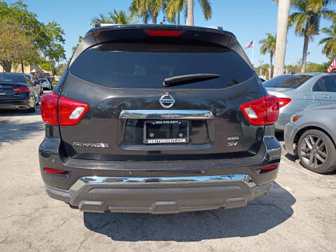 2017 Nissan Pathfinder SV