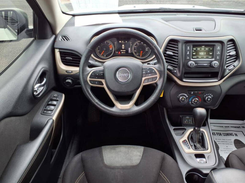 2017 Jeep Cherokee Sport