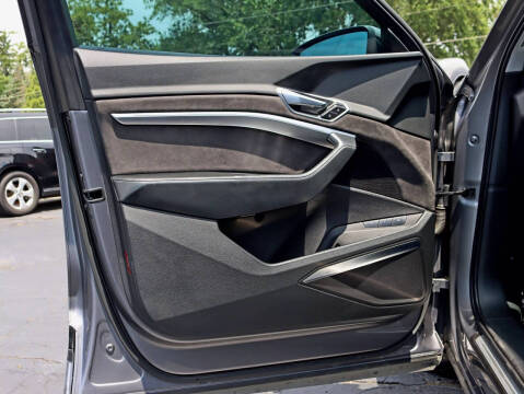 2019 Audi e-tron quattro Prestige