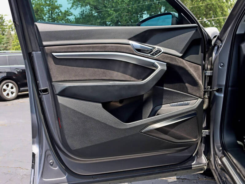 2019 Audi e-tron quattro Prestige