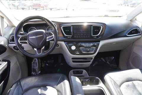 2017 Chrysler Pacifica Touring-L