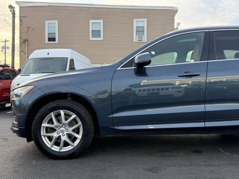 2020 Volvo XC60 T5 Momentum