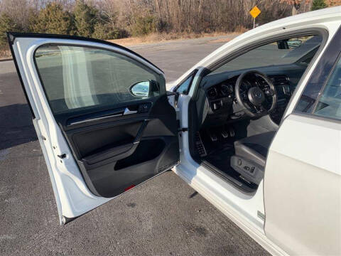 2017 Volkswagen Golf R 4Motion