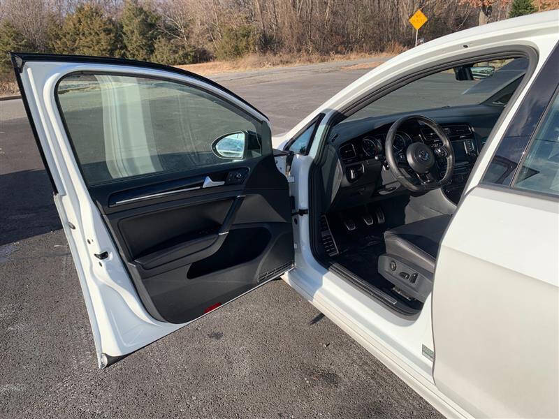 2017 Volkswagen Golf R 4Motion