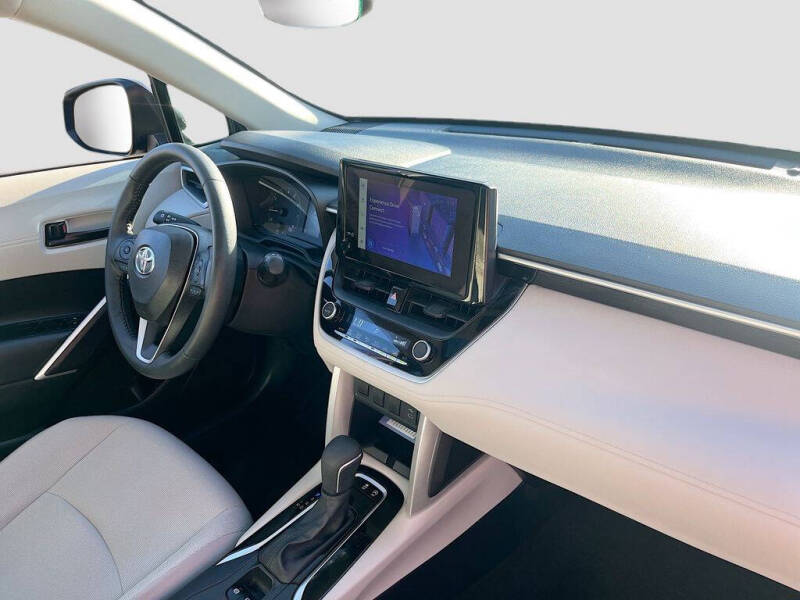 2025 Toyota Corolla Cross LE