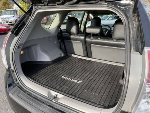 2017 Toyota Prius v Five