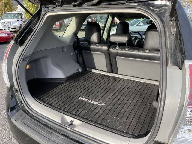 2017 Toyota Prius v Five