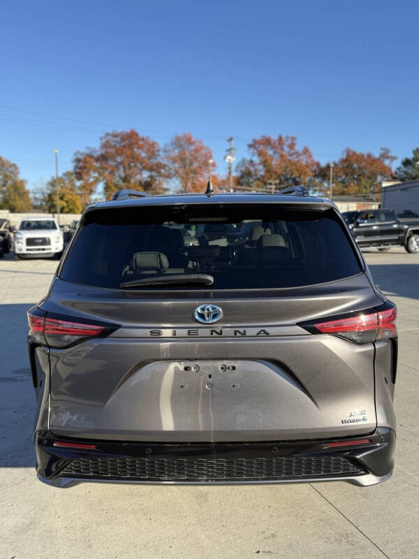 2022 Toyota Sienna XSE 7-Passenger
