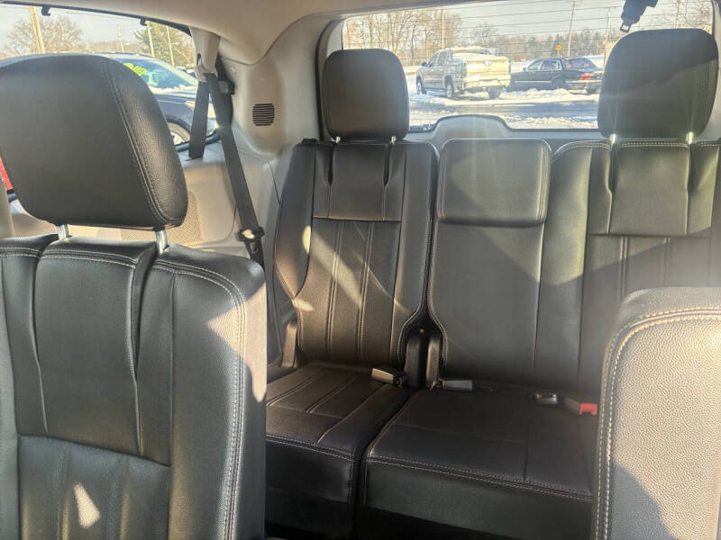 2015 Chrysler Town and Country Touring-L