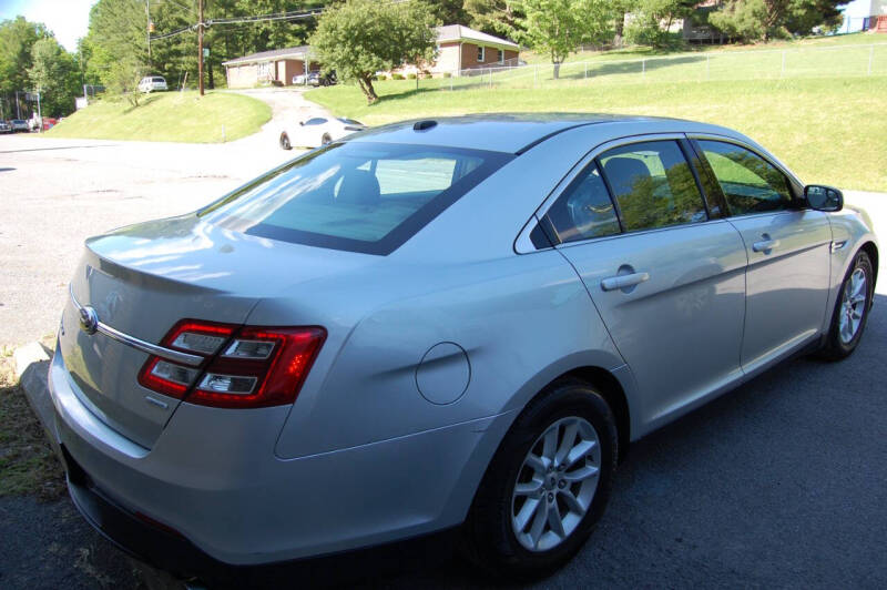 2013 Ford Taurus SE