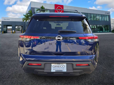 2025 Nissan Pathfinder SV