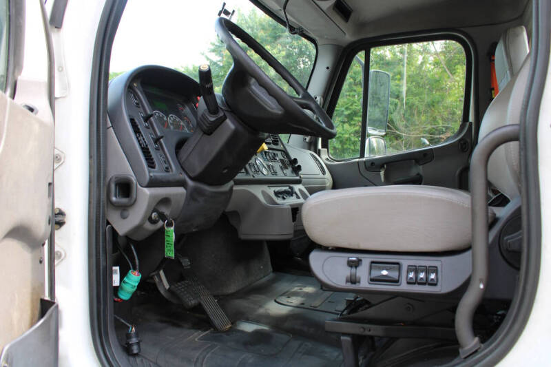 2018 Freightliner M2 106