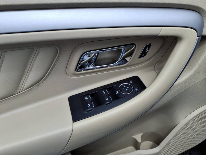 2017 Ford Taurus SE
