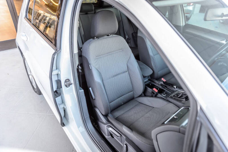 2016 Volkswagen Golf TSI S