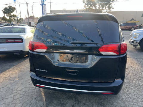 2017 Chrysler Pacifica Touring Plus