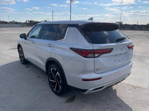2022 Mitsubishi Outlander SE