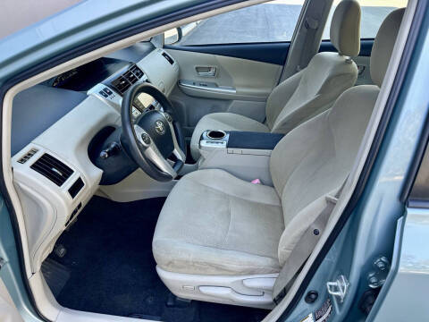 2013 Toyota Prius v Three