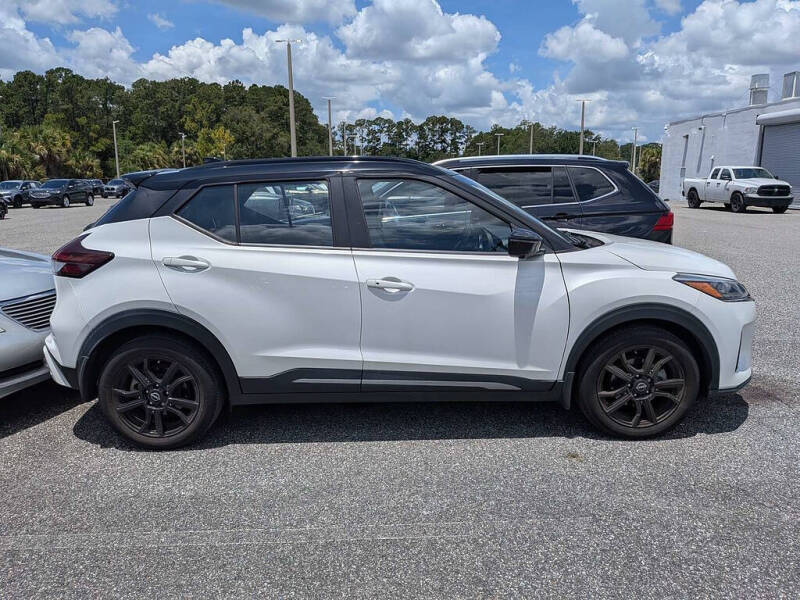 2023 Nissan Kicks SR