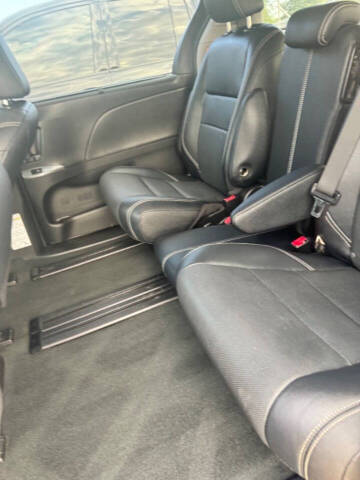 2017 Toyota Sienna SE 8-Passenger