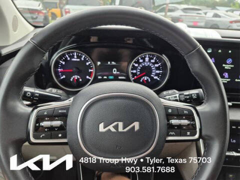2024 Kia Carnival EX