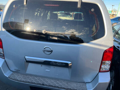 2005 Nissan Pathfinder XE