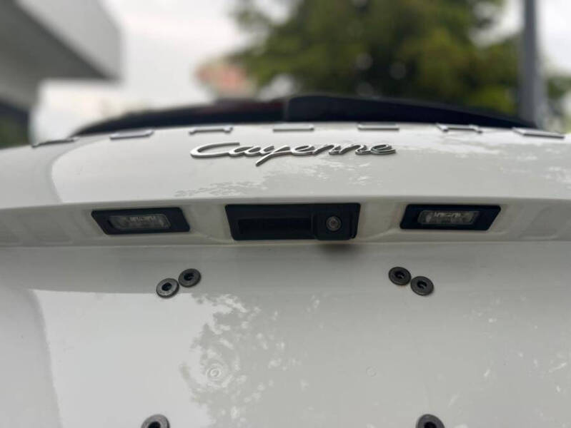 2017 Porsche Cayenne Platinum Edition