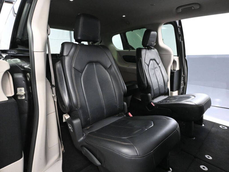 2020 Chrysler Pacifica Touring L