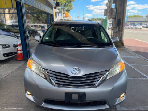 2011 Toyota Sienna XLE 8-Passenger