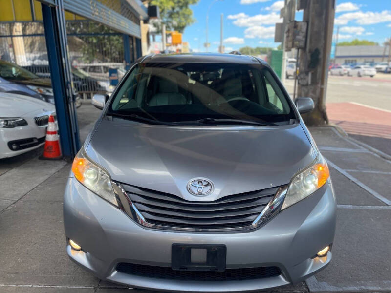 2011 Toyota Sienna XLE 8-Passenger