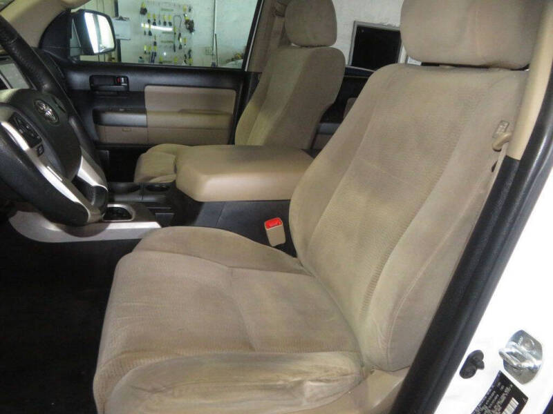 2016 Toyota Sequoia SR5