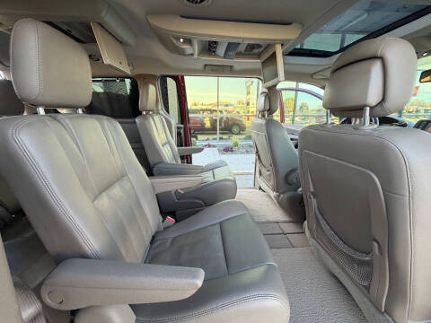 2013 Chrysler Town and Country Touring-L