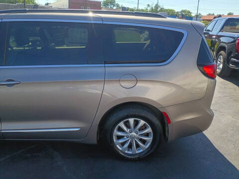 2017 Chrysler Pacifica Touring Plus
