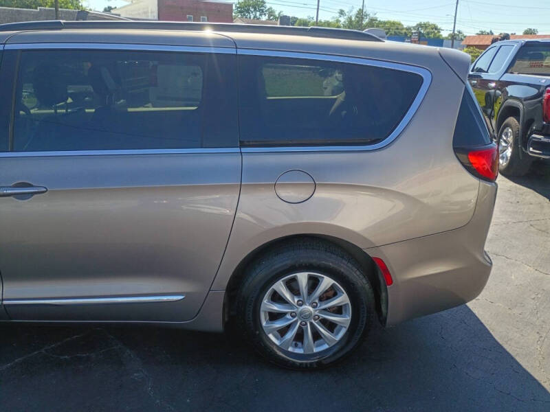 2017 Chrysler Pacifica Touring Plus
